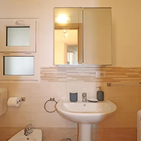 Apartment Pgs Immobiliare Srls Residenza Regina Margherita Bilocale Su Due Livelli Al Centro Storico La Maddalena (Sassari)